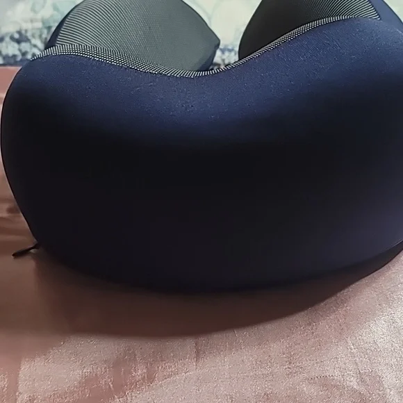 💜 Memory Foam Travel Pillow - Picture 6 of 11